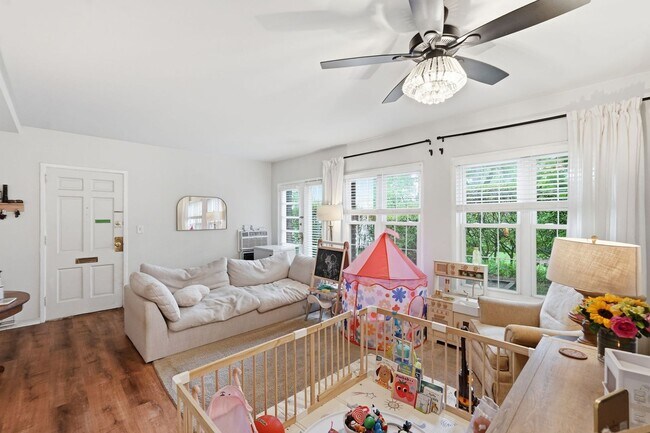 Building Photo - Bright Alexandria Condo with Private Patio & Community Pool!