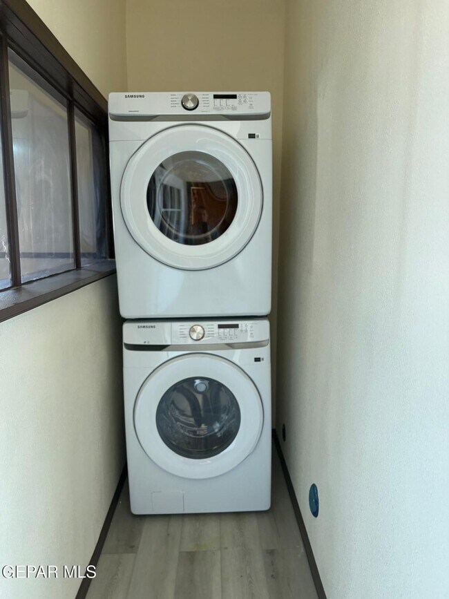 Building Photo - 3418 Pershing Dr