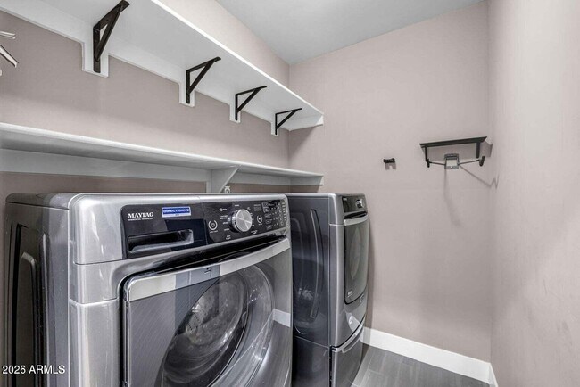 Building Photo - 4803 N Woodmere Fairway