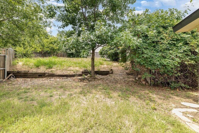 Building Photo - 1700 Delaford Cir