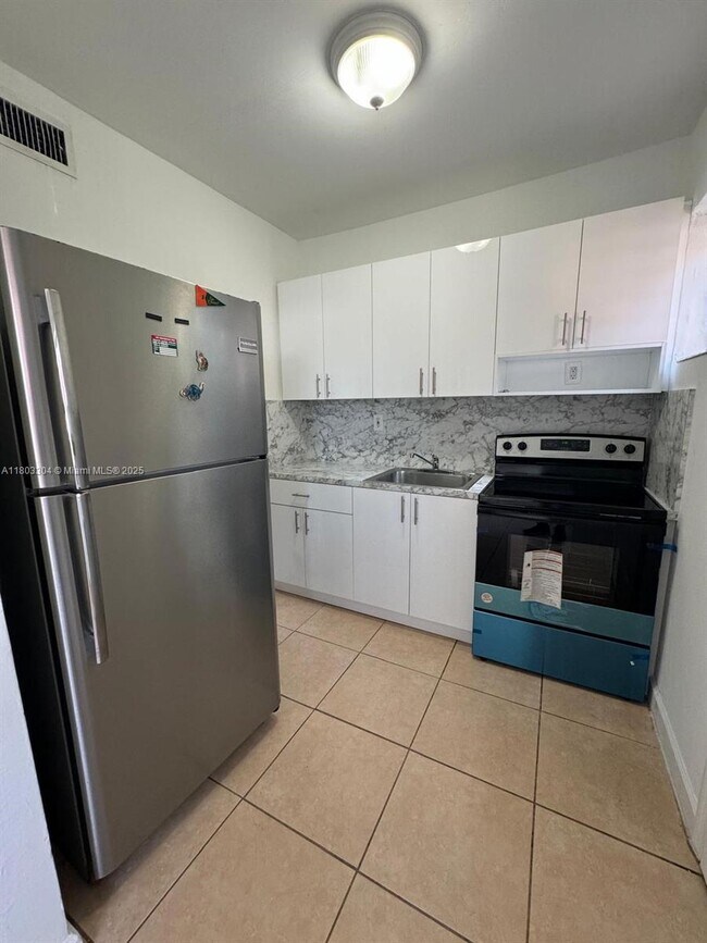 Primary Photo - 120 SW 18th Ct