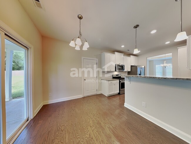 Building Photo - 409 Forest Glen Dr