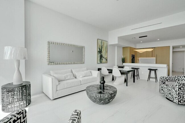 Building Photo - 900 N Ocean Blvd