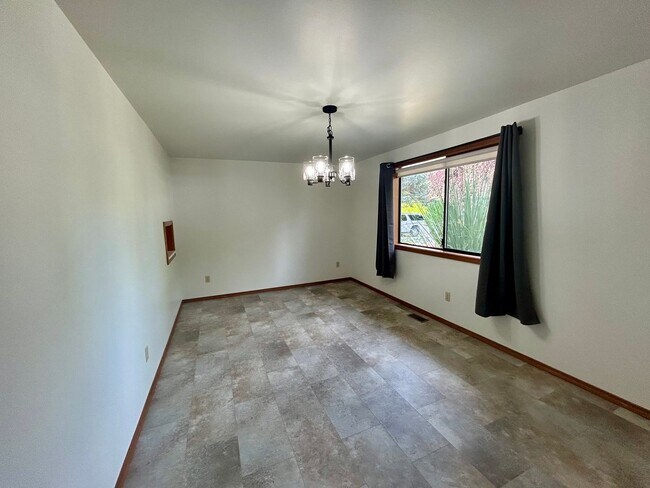 Building Photo - 12371 Rainier Dr