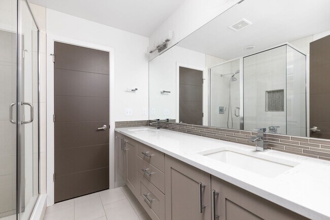 Building Photo - Contemporary 3 Bedroom Ballard Townhome in Prime Location