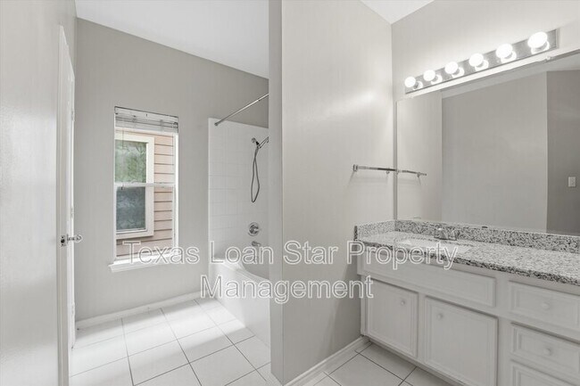 Building Photo - 1507 Sutton St