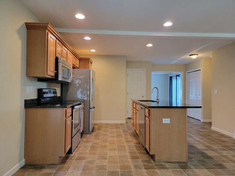 Building Photo - 709 Palmer Cir