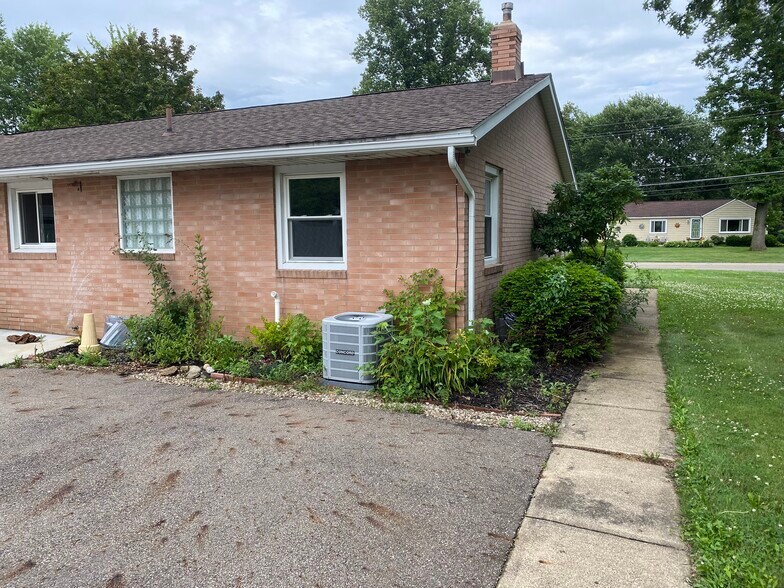 Building Photo - 6517 Lake O Springs Ave NW