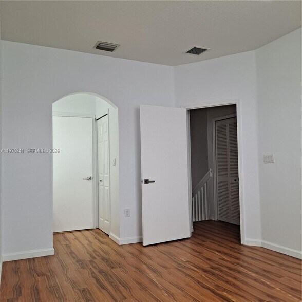 Building Photo - 642 SW 106th Ave