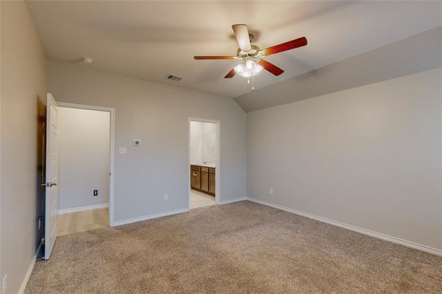 Building Photo - 949 Royal Ln