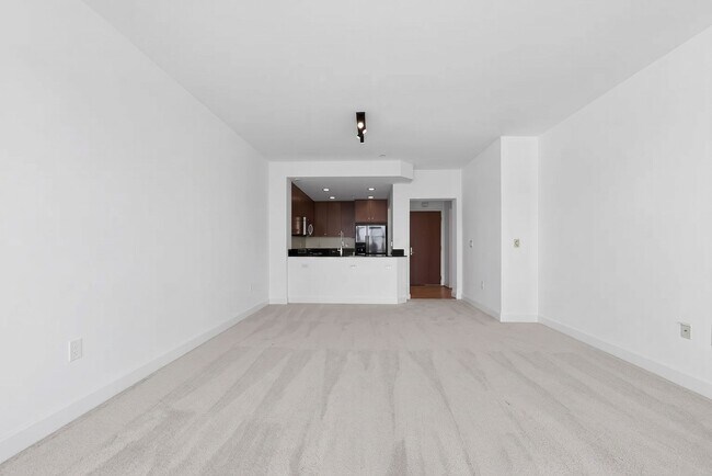 Building Photo - 585 9th St