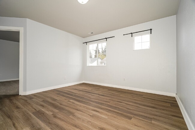 Building Photo - Updated 4 bedroom home in Devonshire neighborhood!