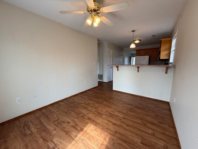 Building Photo - 422 Lasalle Pl