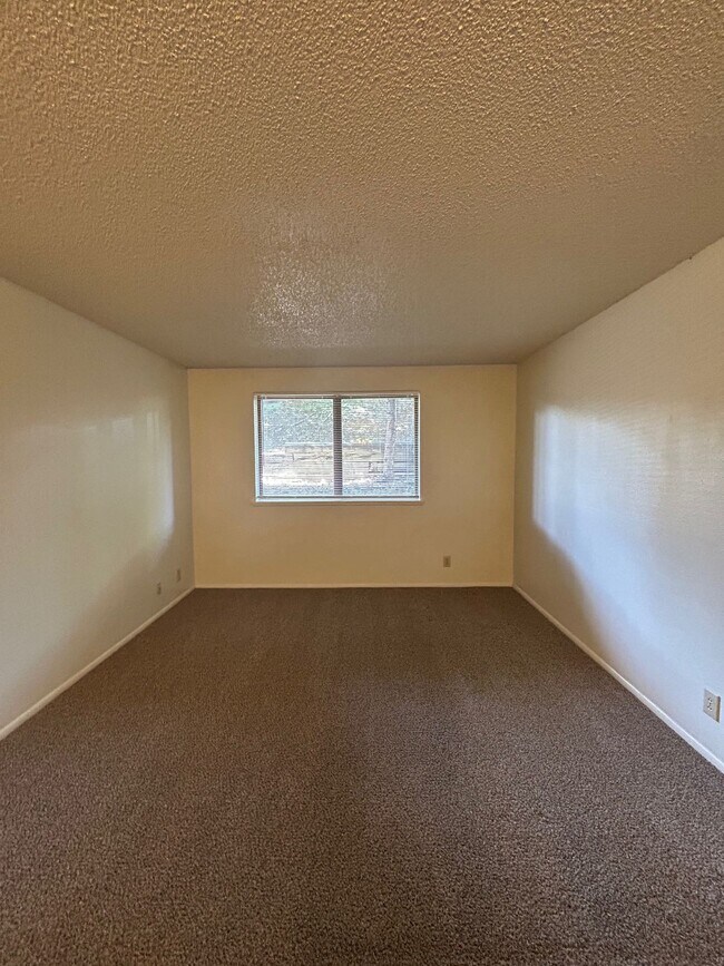 Building Photo - 1514 Bench Rd