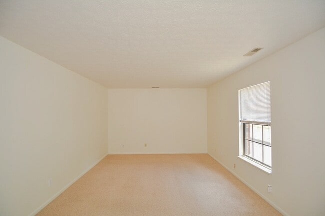 Building Photo - 3607 Vicary Square NE