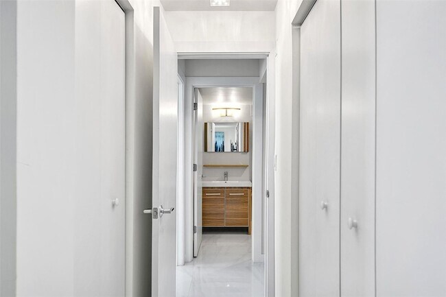 Building Photo - 1880 S Ocean Dr