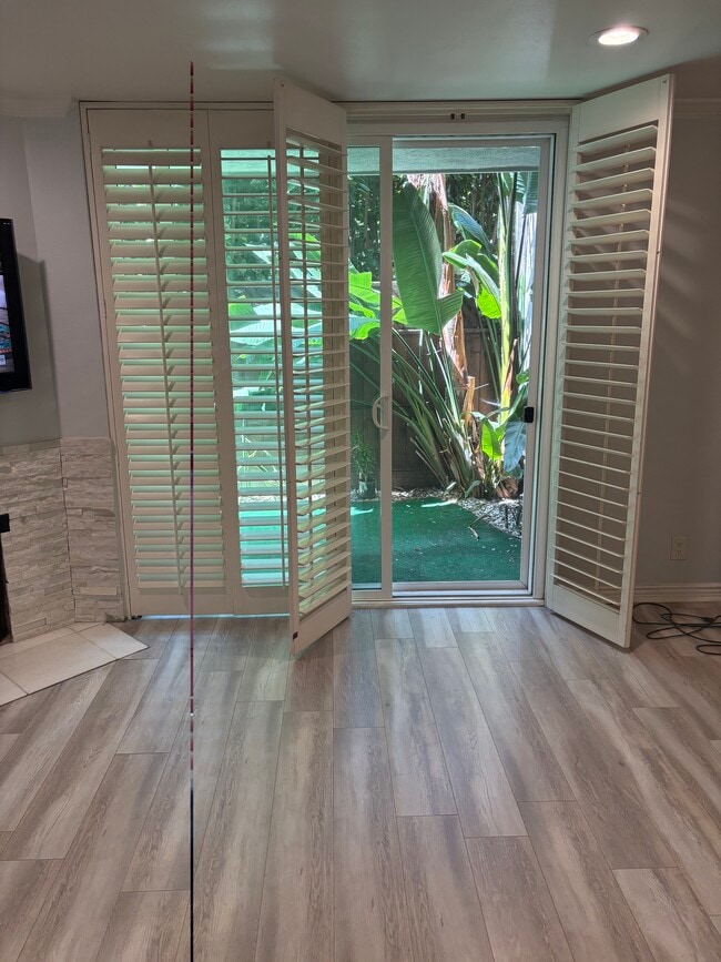 Building Photo - 6505 Green Valley Cir