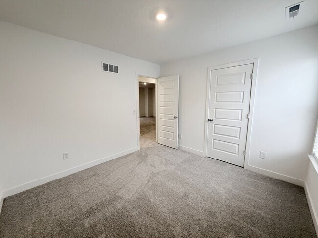 Building Photo - 891 Norfolk Ln