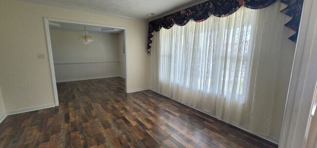 Building Photo - Beautiful 3 Bedro Brick Ranch Home w/ Bonus Room- Minutes from Interstate and Close to Shopping.