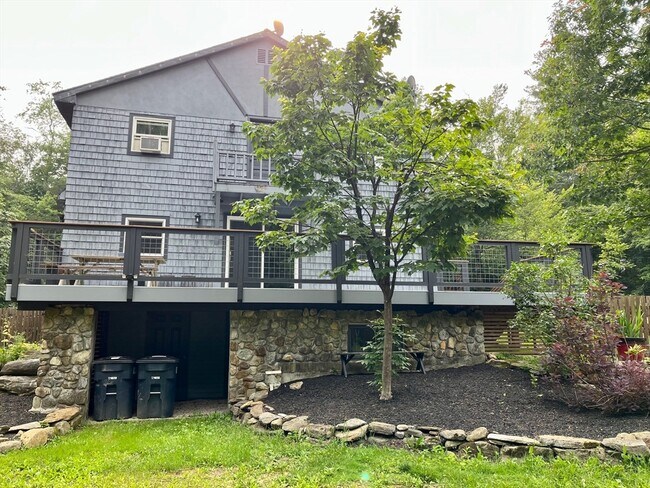 Primary Photo - 9 Needle Ln