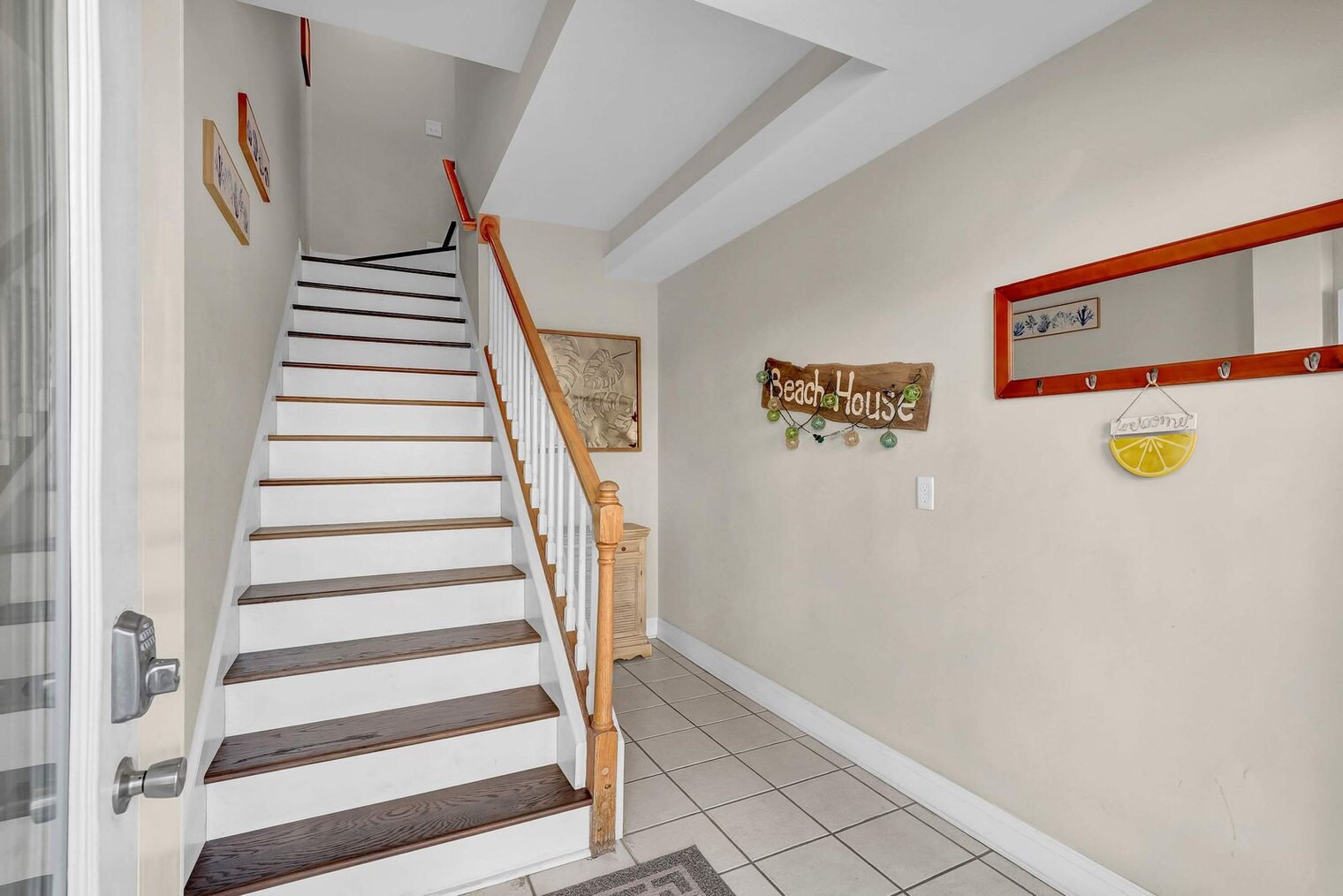 Building Photo - 828 N New River Dr