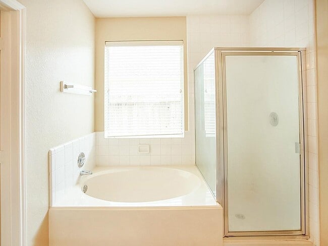Building Photo - 21645 Forest Colony Dr