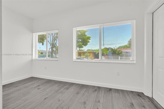 Building Photo - 600 NW 25th Ct