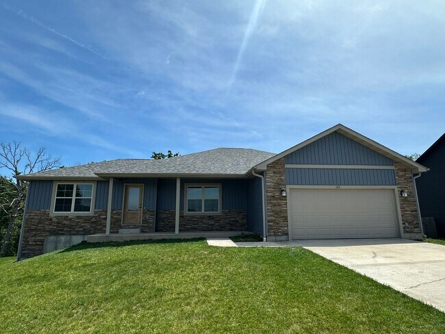 Building Photo - Now Accepting Applications – 4 BED 3 BATH | Summit Pass Subdivision | Waynesville School District