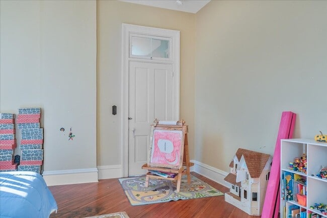 Building Photo - Historic, Character-Rich House - 3 Bed, 3 Bath (2 Full, 2 Half)