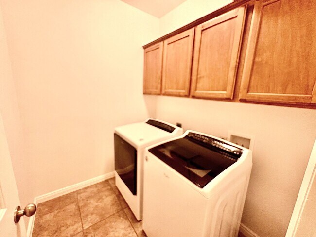 Building Photo - 520 N 2480 W
