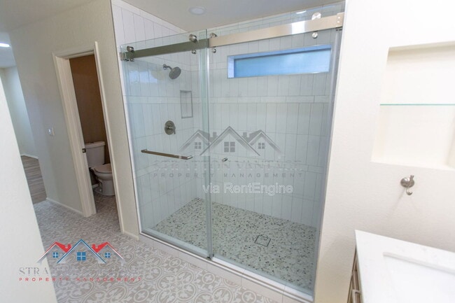 Building Photo - 5513 E Terry Dr