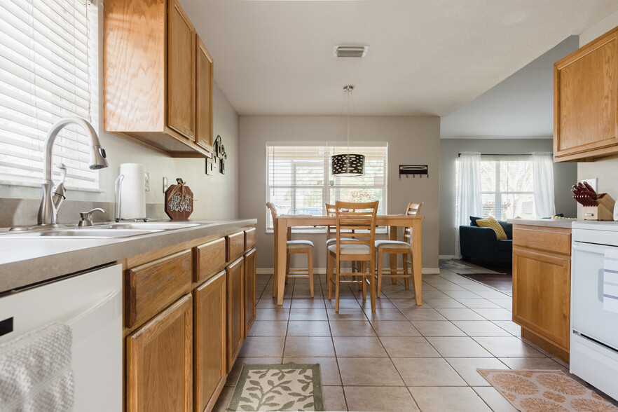 Kitchen - 5106 SE 43rd Trace