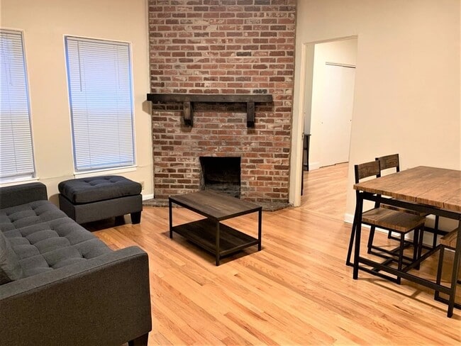 Building Photo - 25 Bradbury St