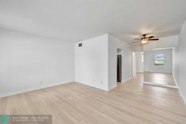 Building Photo - 4525 NE 21st Ave