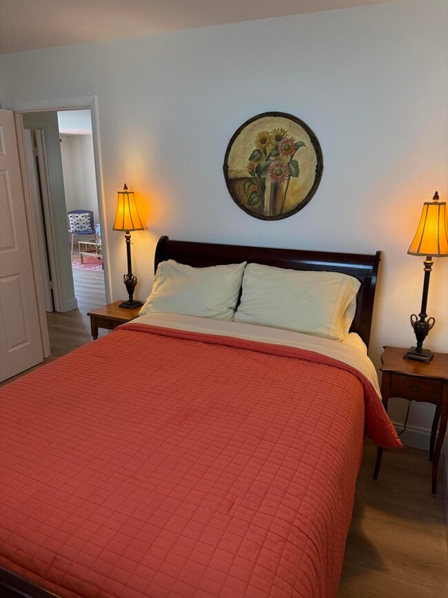 Building Photo - 440 SE Fini Dr