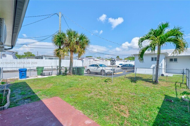 Building Photo - 201 SW 9th Ave