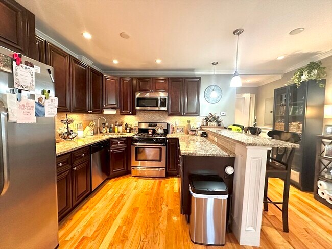 Building Photo - 48 Chelmsford St