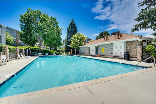 Building Photo - 908 S Walden Way