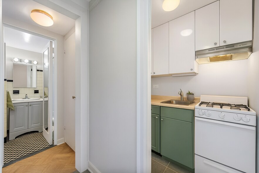 Building Photo - 308 E 84th St