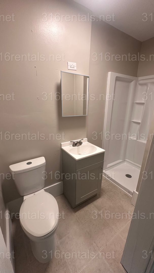 Building Photo - $850 - 2 bed 1 bath - Single Family Home