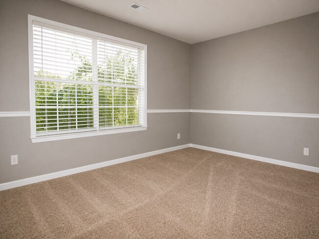 Building Photo - 442 Forest Lakes Dr