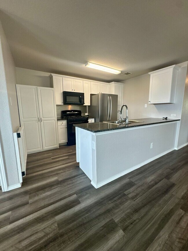 Building Photo - AVAILABLE IN BULVERDE!  In Hidden Trails S...