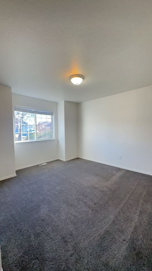 Building Photo - Charming 3 Bedroom / 2 Bathroom Home in NW Redmond