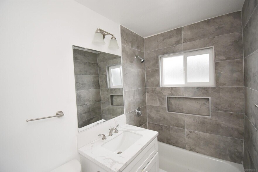 Building Photo - 1222 Willowside Ter