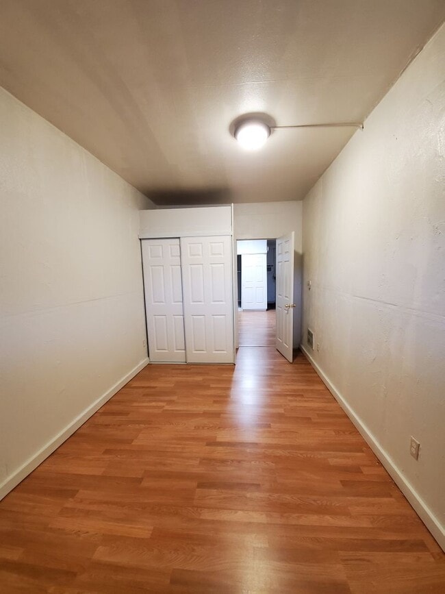 Building Photo - 2 Bedroom for Rent in Warden