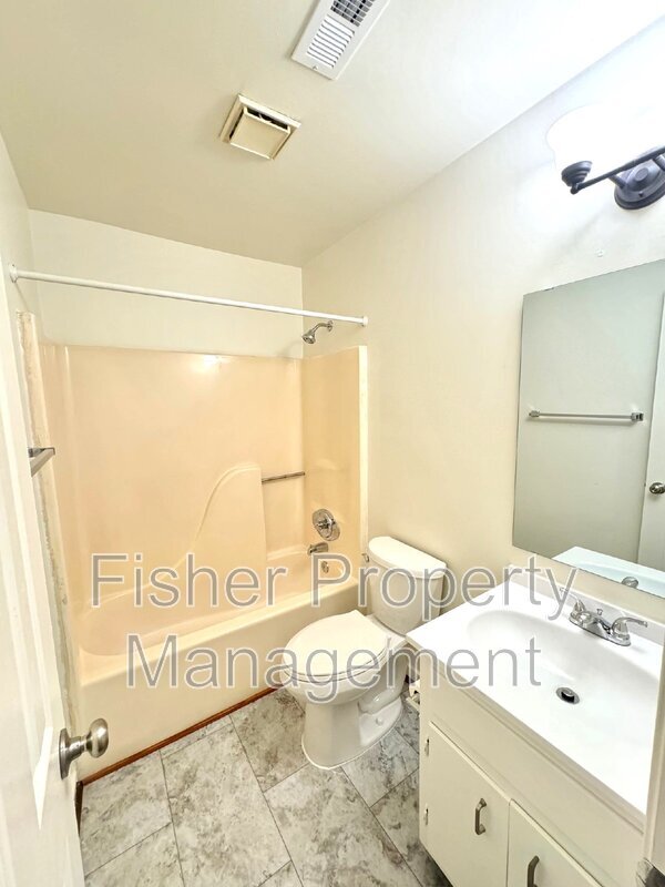 Building Photo - 5248 Oakforest Dr