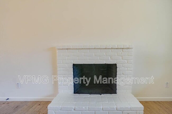 Building Photo - 10412 NE 71st St