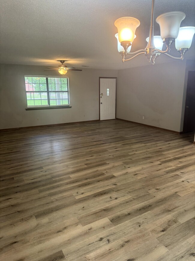 Building Photo - 105 Rabun Ave