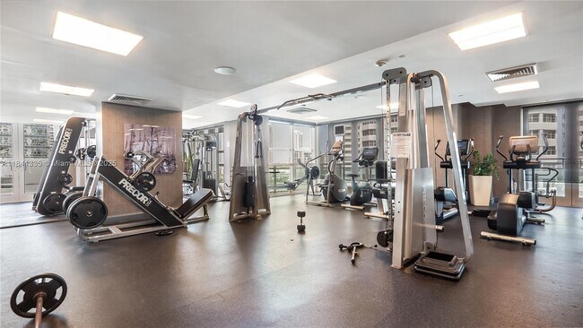 Building Photo - 950 Brickell Bay Dr