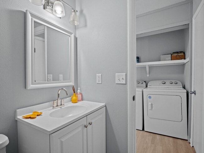 Building Photo - For Rent – Beautiful 4 Bedroom Home in Pal...
